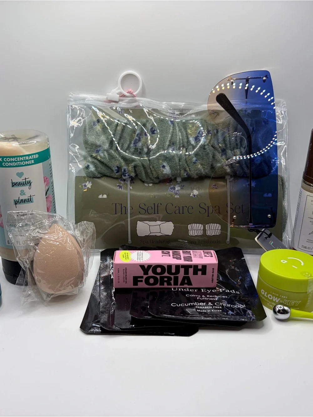 Youth Foria Under Eye Pads & Self Care Spa Set - Green and sexy blue sunnies!
